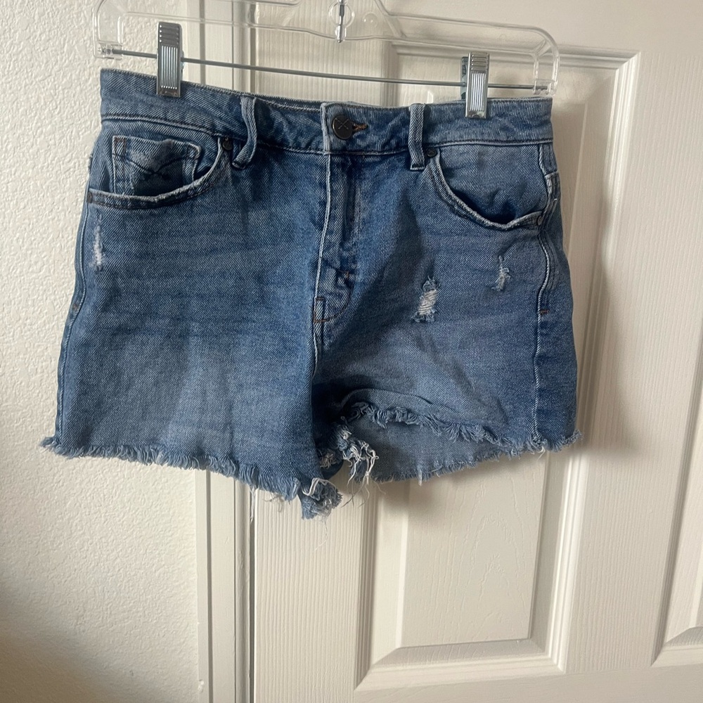 Frayed denim jean shorts